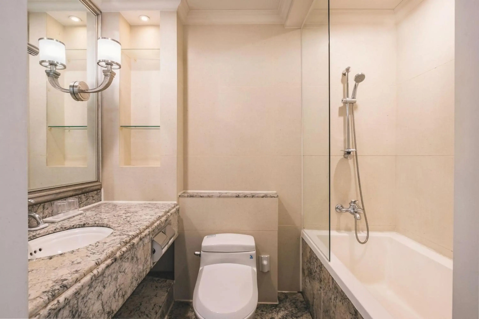 Photo - The Riverside Hotel