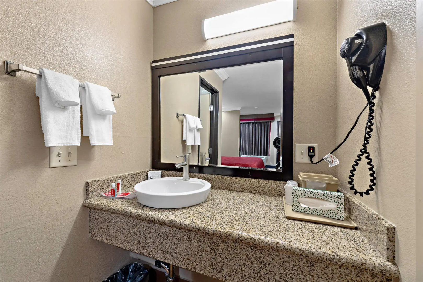 Photo - Econo Lodge Inn & Suites Escondido Downtown