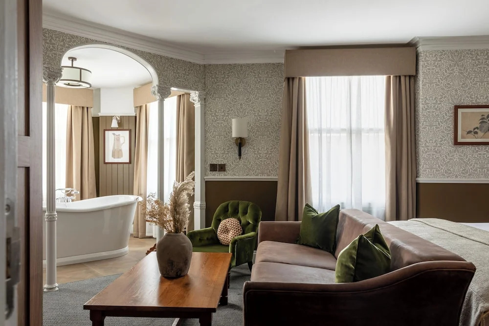 Photo - The Drayton Court Hotel