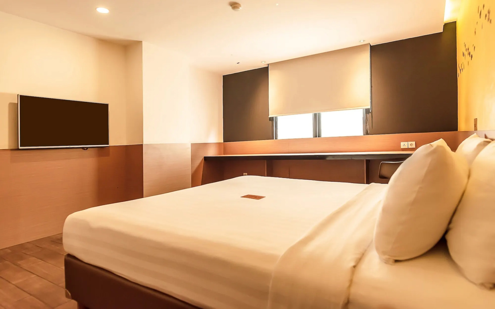 Foto - Yellow Bee Tangerang