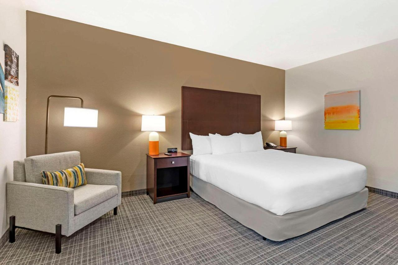 Photo - Comfort Inn & Suites Verona at Turning Stone Resort Casino