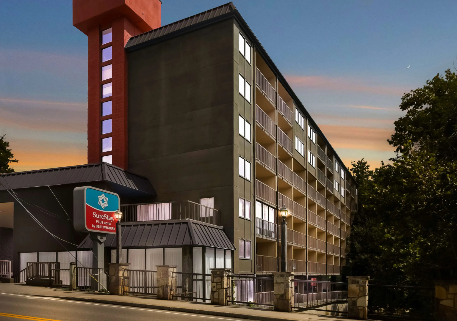 Photo - SureStay Plus Hotel by Best Western Gatlinburg