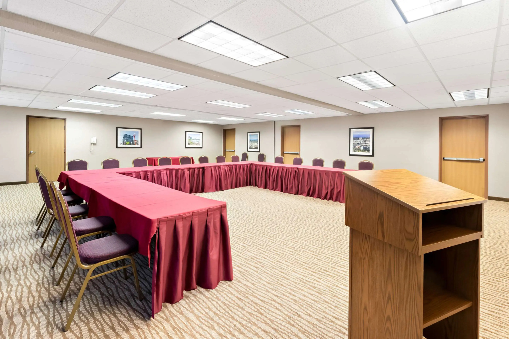 Photo - Comfort Suites Portland Airport