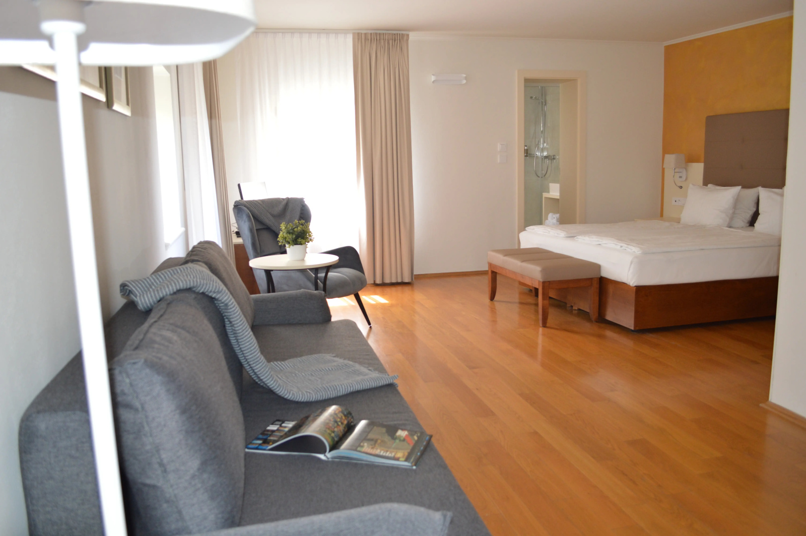 Photo - The Golden Wheel Hotel
