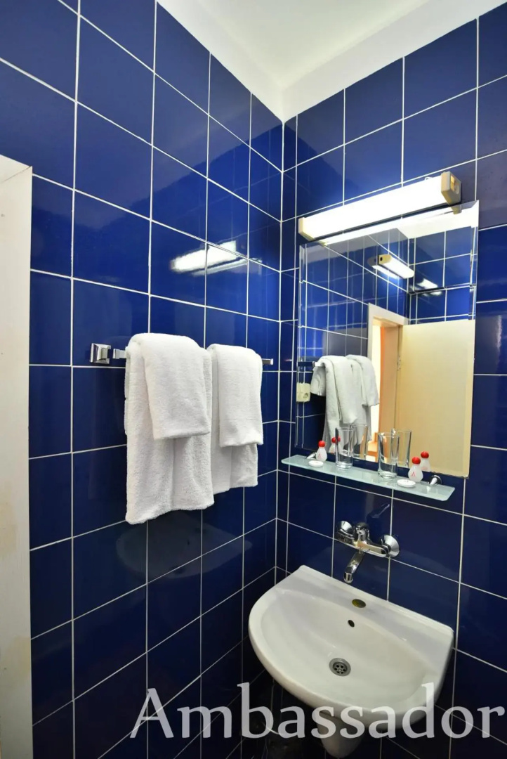 Photo - Hotel Ambassador - Free Parking