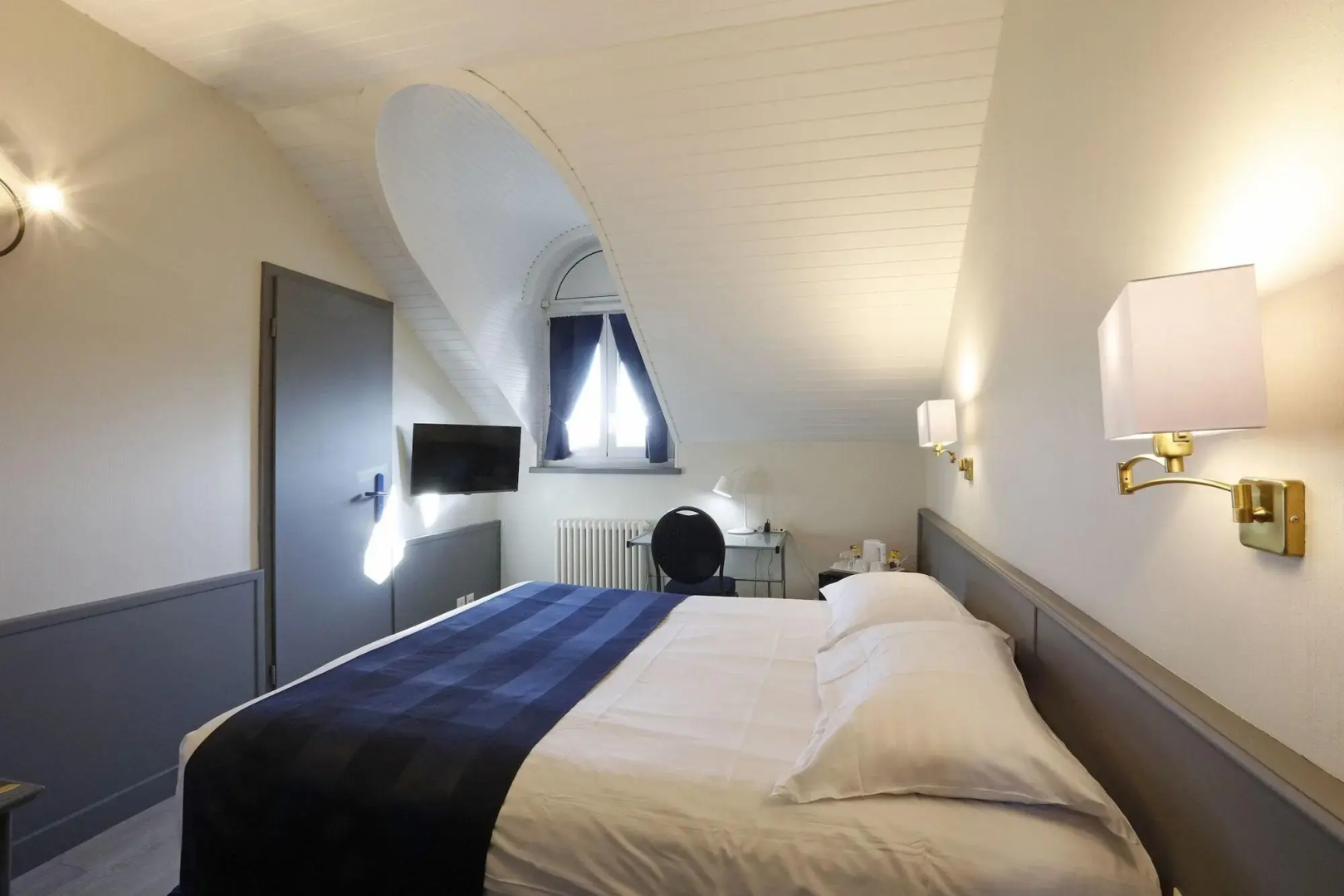 Photo - Hotel Montbrillant