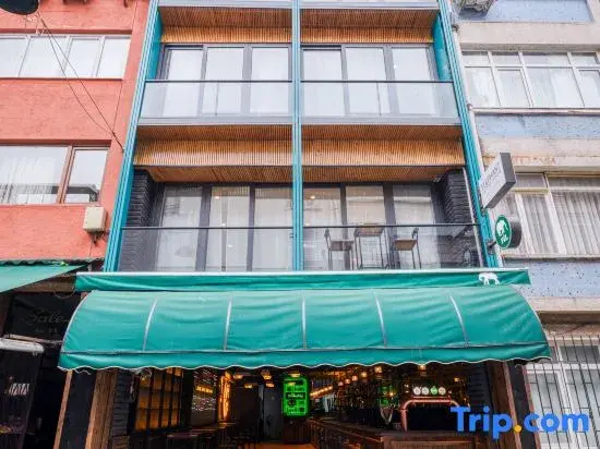 Foto - Elephant In The Room