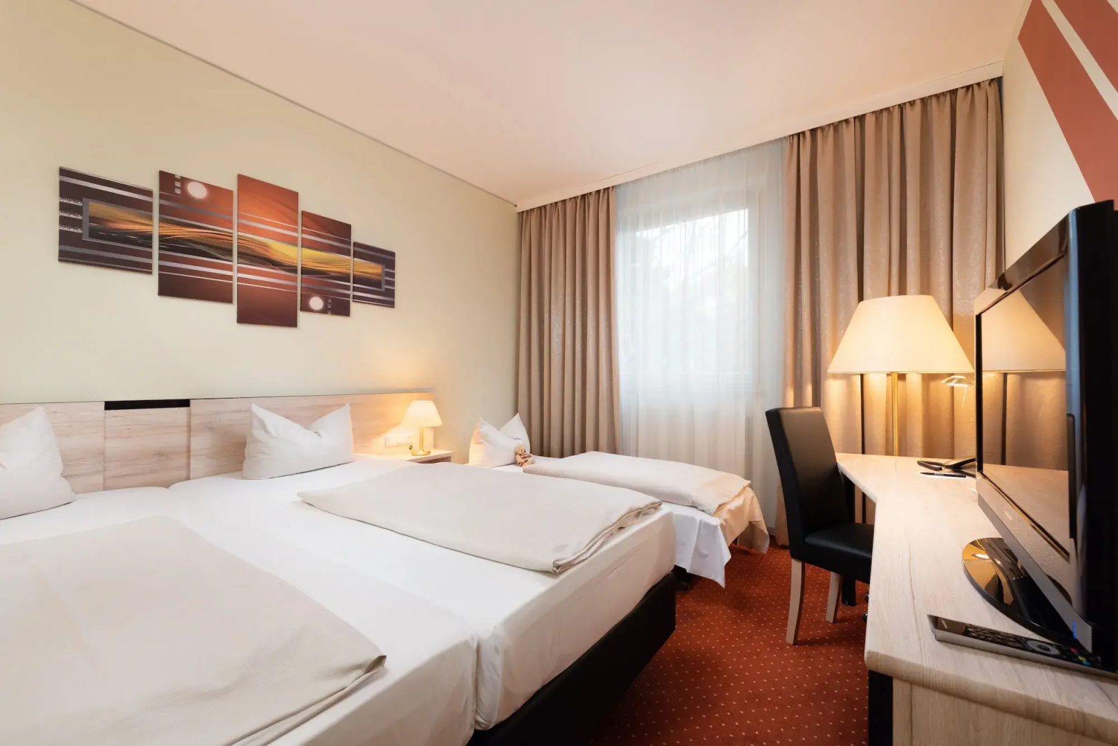 Foto - NOVINA HOTEL Südwestpark Nürnberg