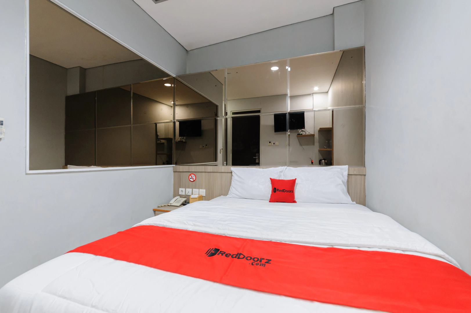 Photo - RedDoorz Plus near Grand Indonesia Jakarta