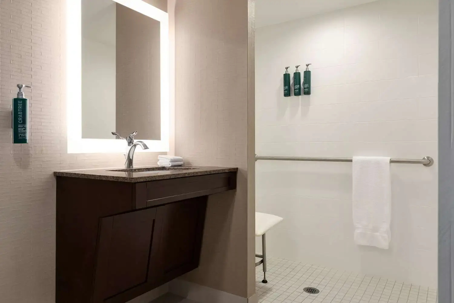 Photo - DoubleTree by Hilton New York LaGuardia Airport