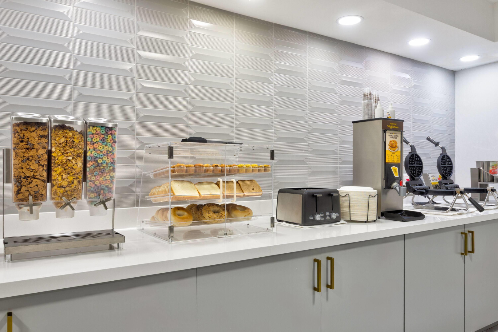 Photo - La Quinta Inn & Suites by Wyndham Dallas I-35 Walnut Hill Ln
