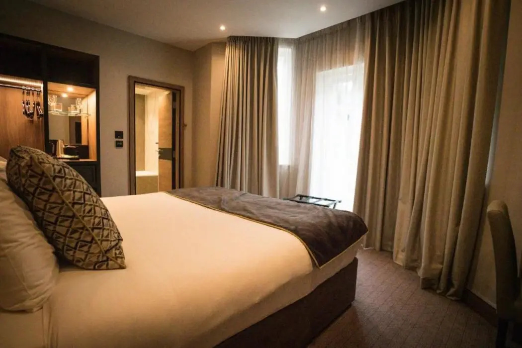 Photo - Merit Kensington Hotel