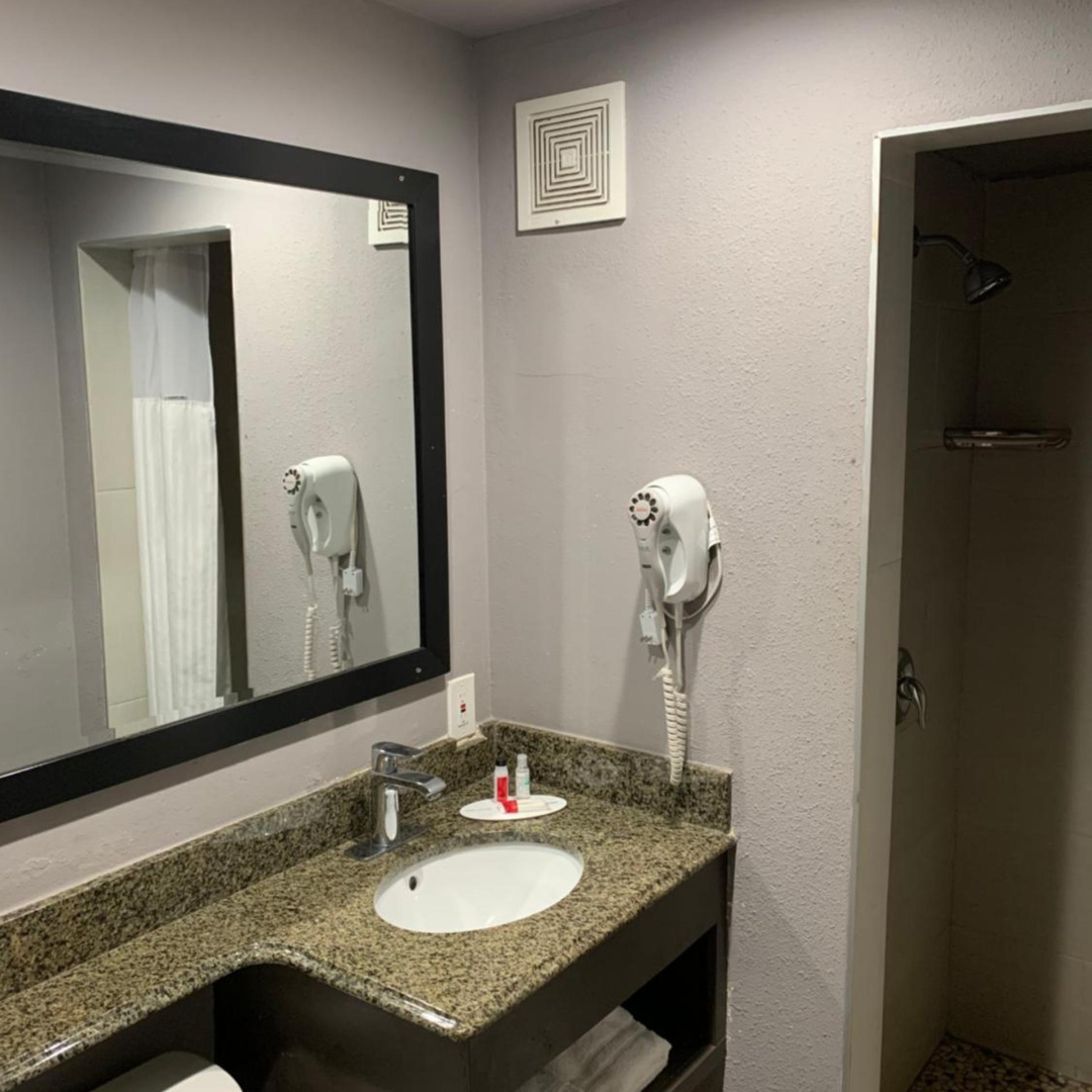 Photo - Skyways Hotel