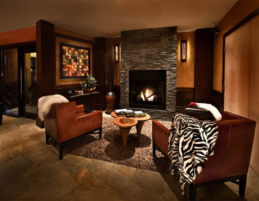Photo - Mountain Side Hotel Whistler by Executive