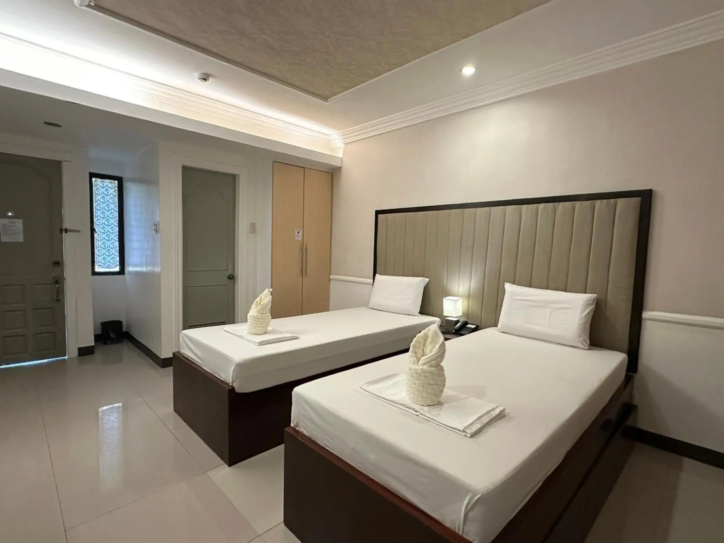 Foto - S and M Hotel Inc.