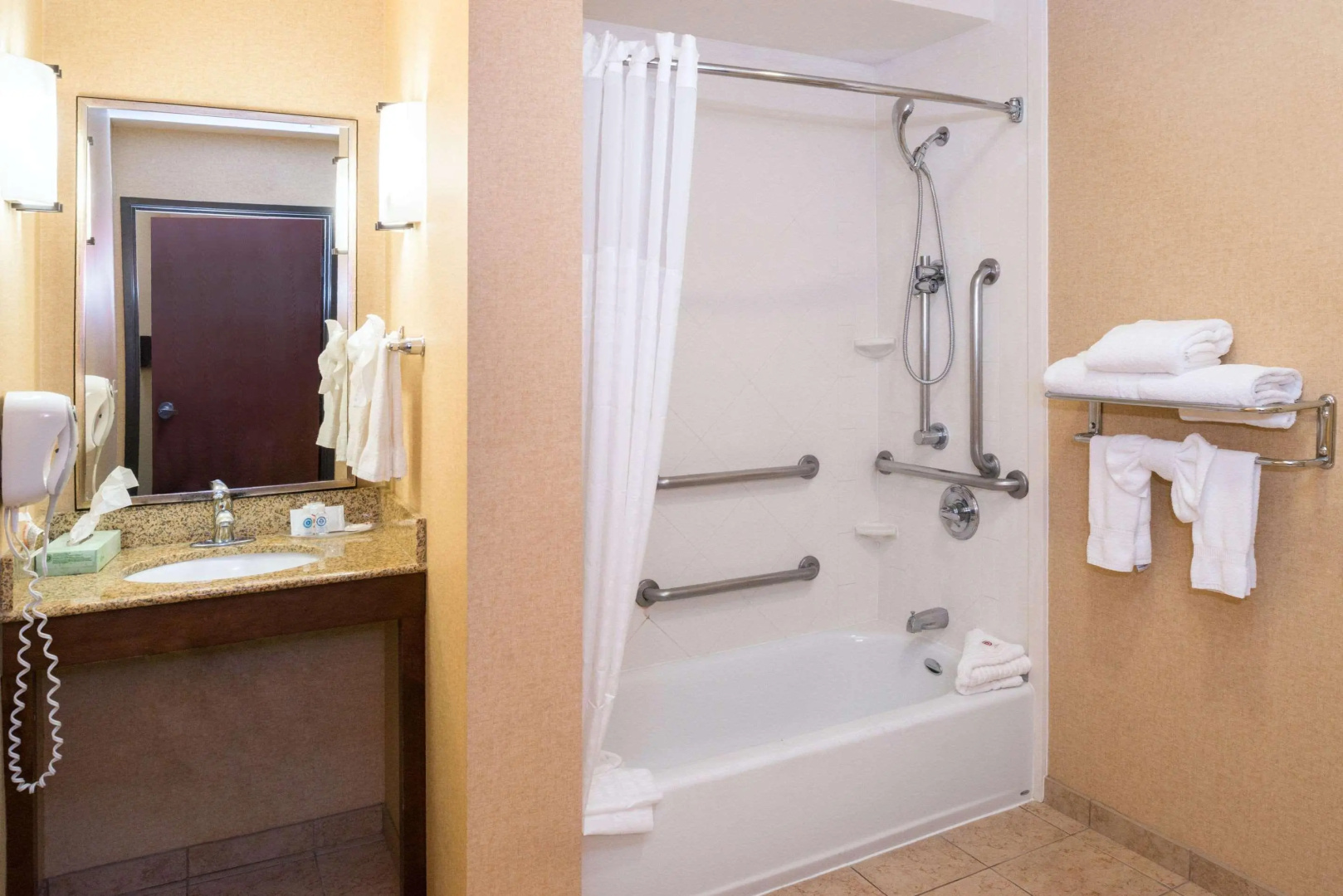 Photo - Comfort Suites Ontario Airport Convention Center