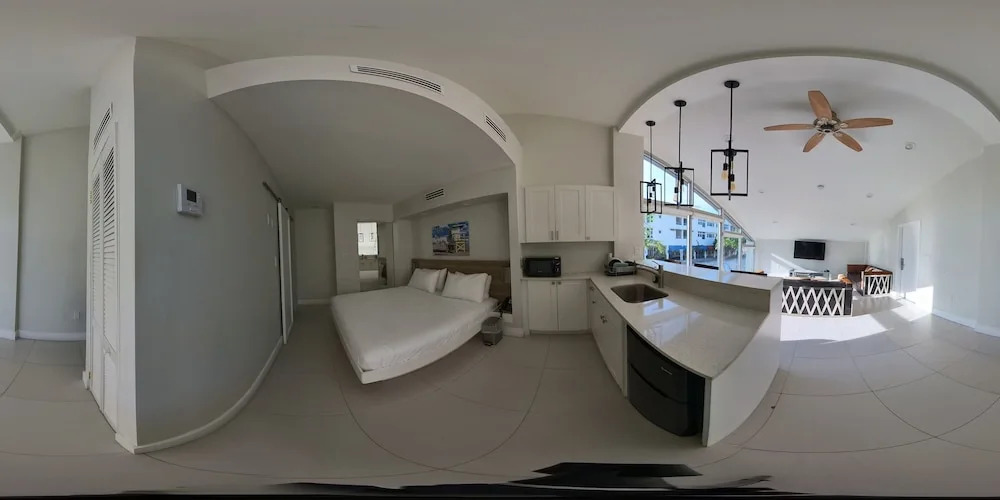 Photo - The Biscayne Hotel