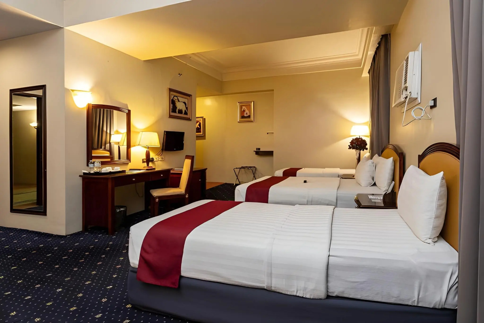 Photo - Sarrosa International Hotel and Residential Suites