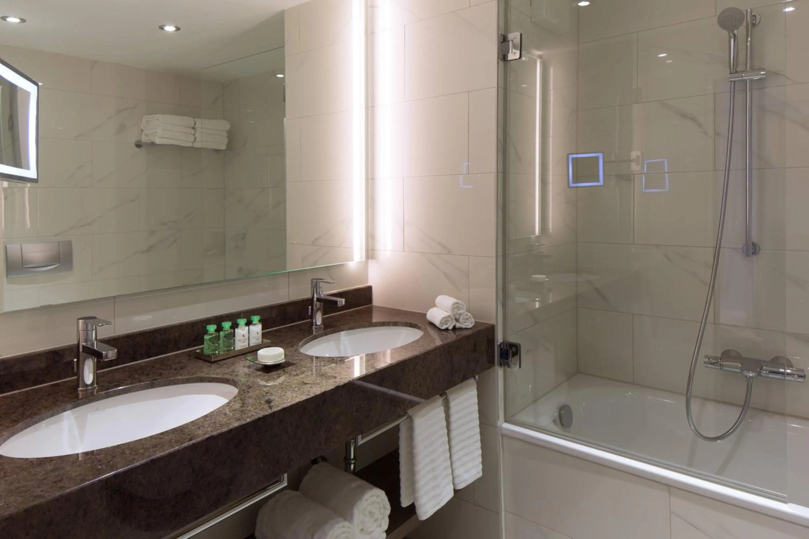 Photo - Renaissance Hamburg Hotel