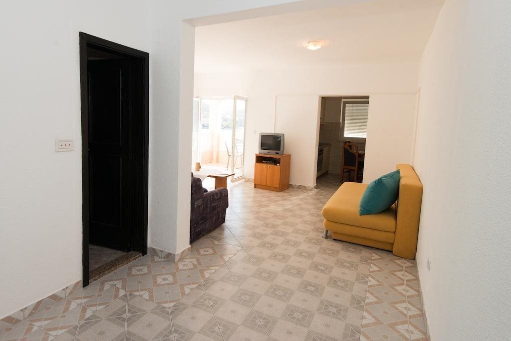 Apartments Maestral