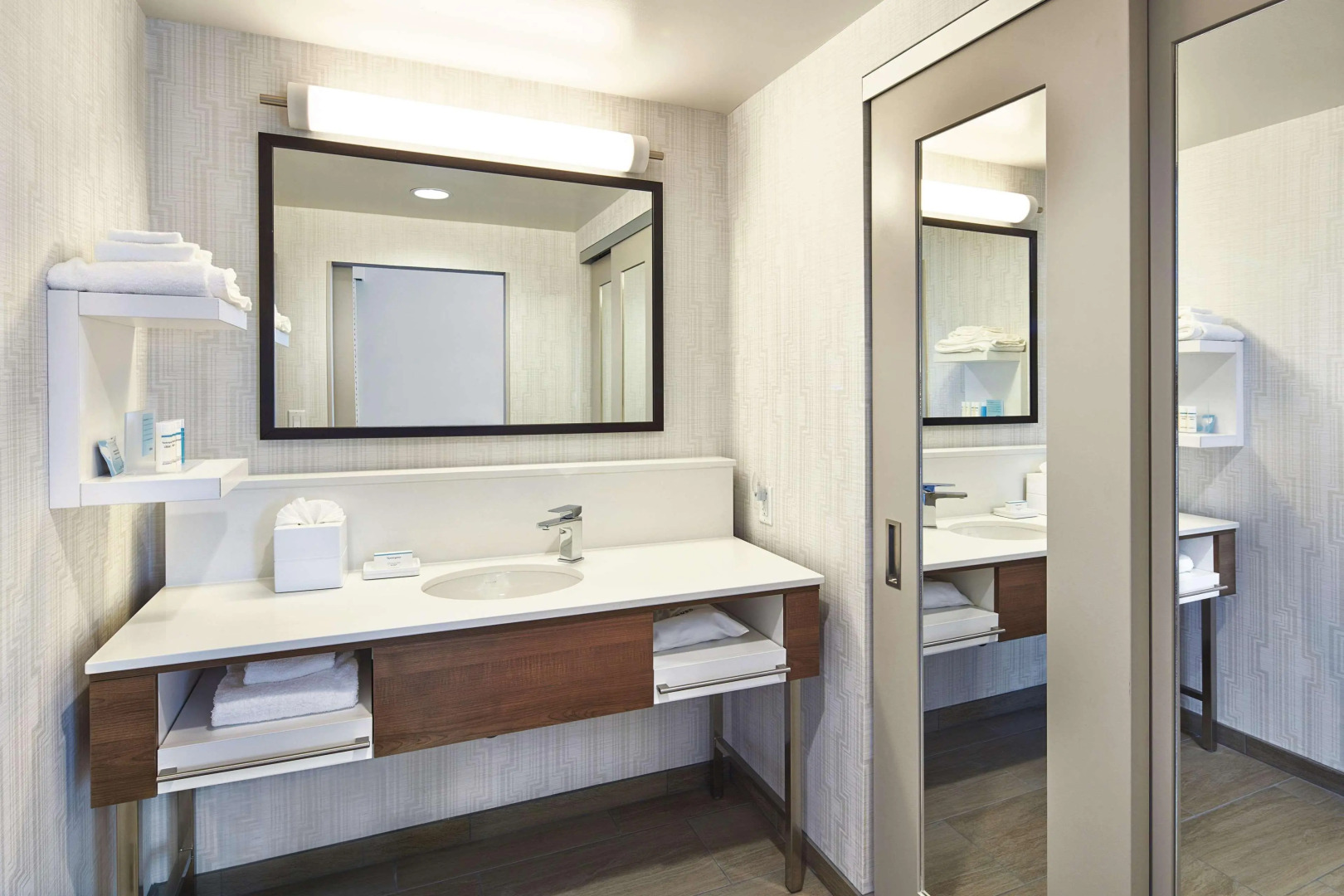 Photo - Hampton Inn & Suites Sacramento at CSUS
