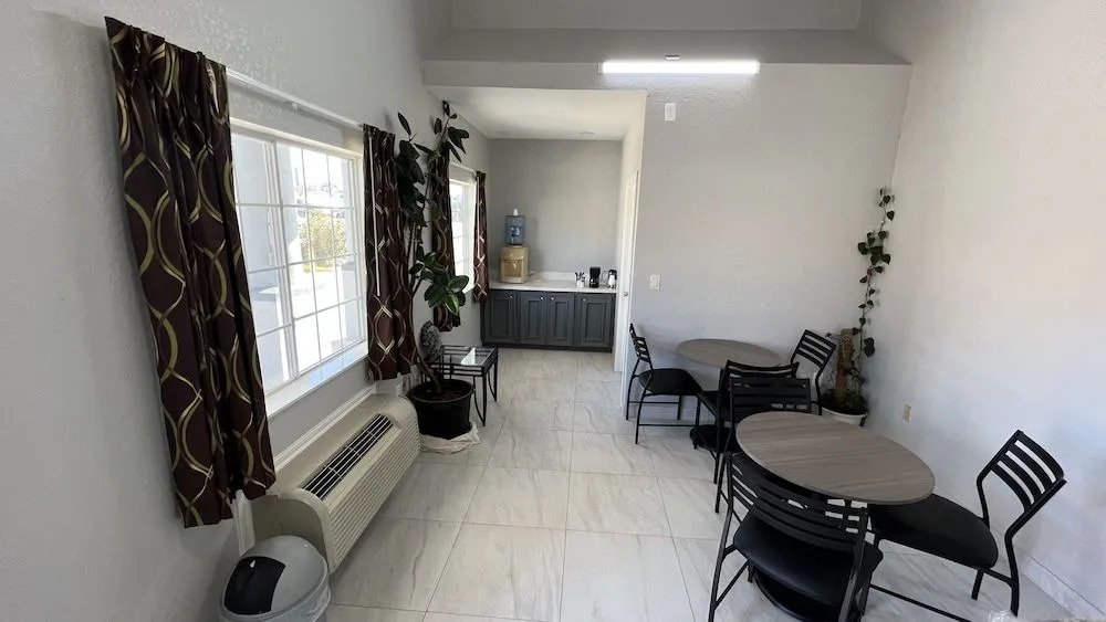 Foto - Kiwi Inn Capital O Houston - Hwy 249