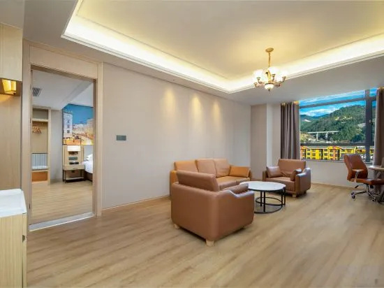 Vienna International Hotel (Ninglang Luguhu Avenue)