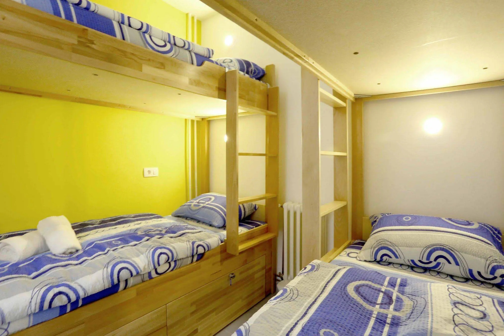 Hostel City Rest
