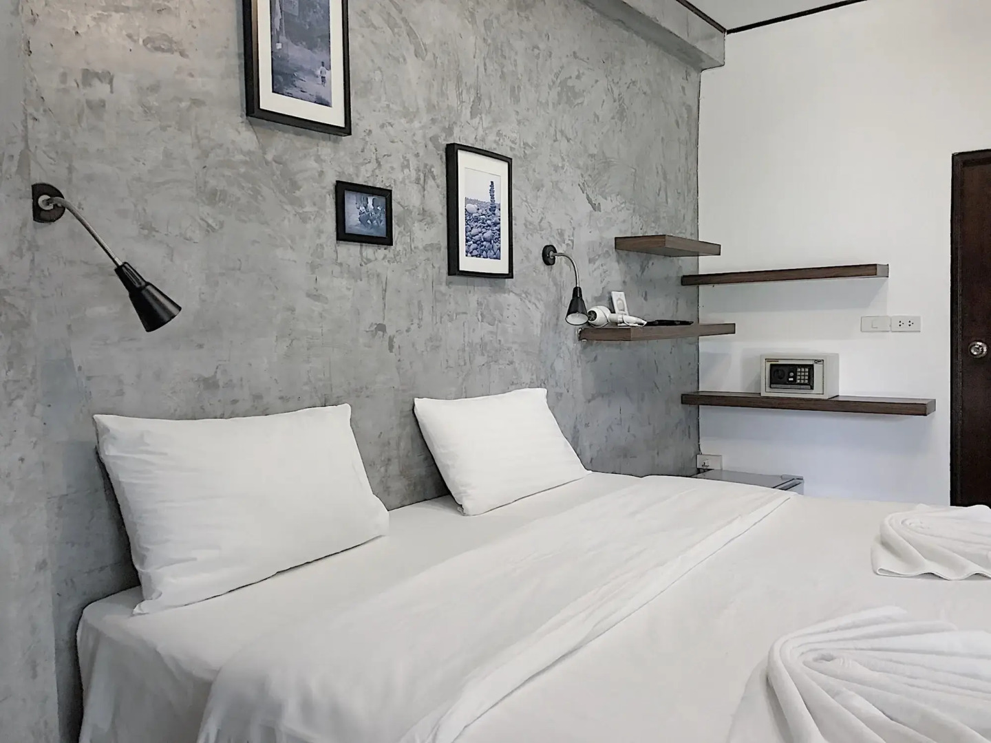 Photo - The Reef Hotel & Studios