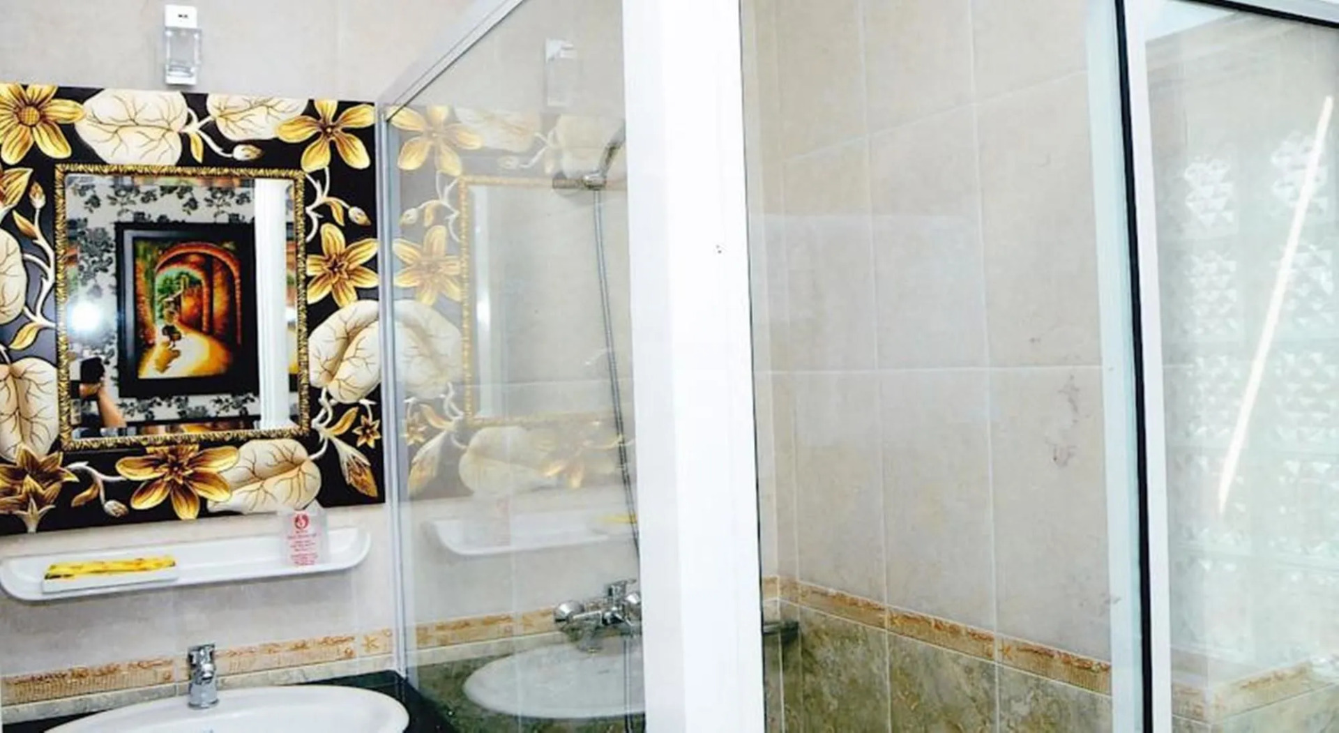 Photo - HOANG THANH THUY AIRPORT HOTEL 2 - Gần Ẩm Thực Đêm Chợ Hoàng Hoa Thám