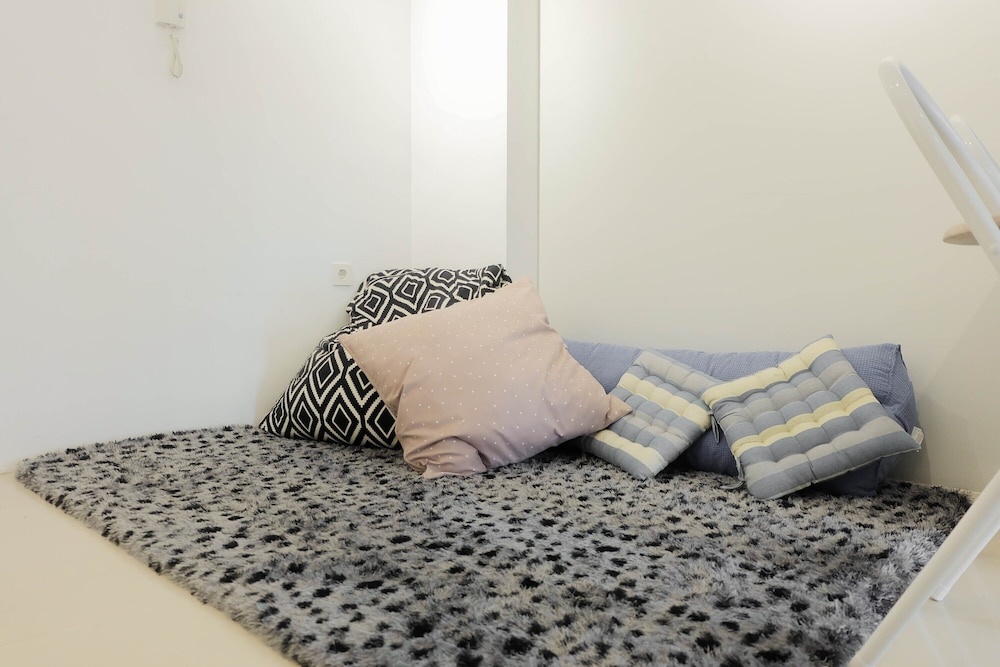 Stylish and Modern 2BR Bassura City Apartment