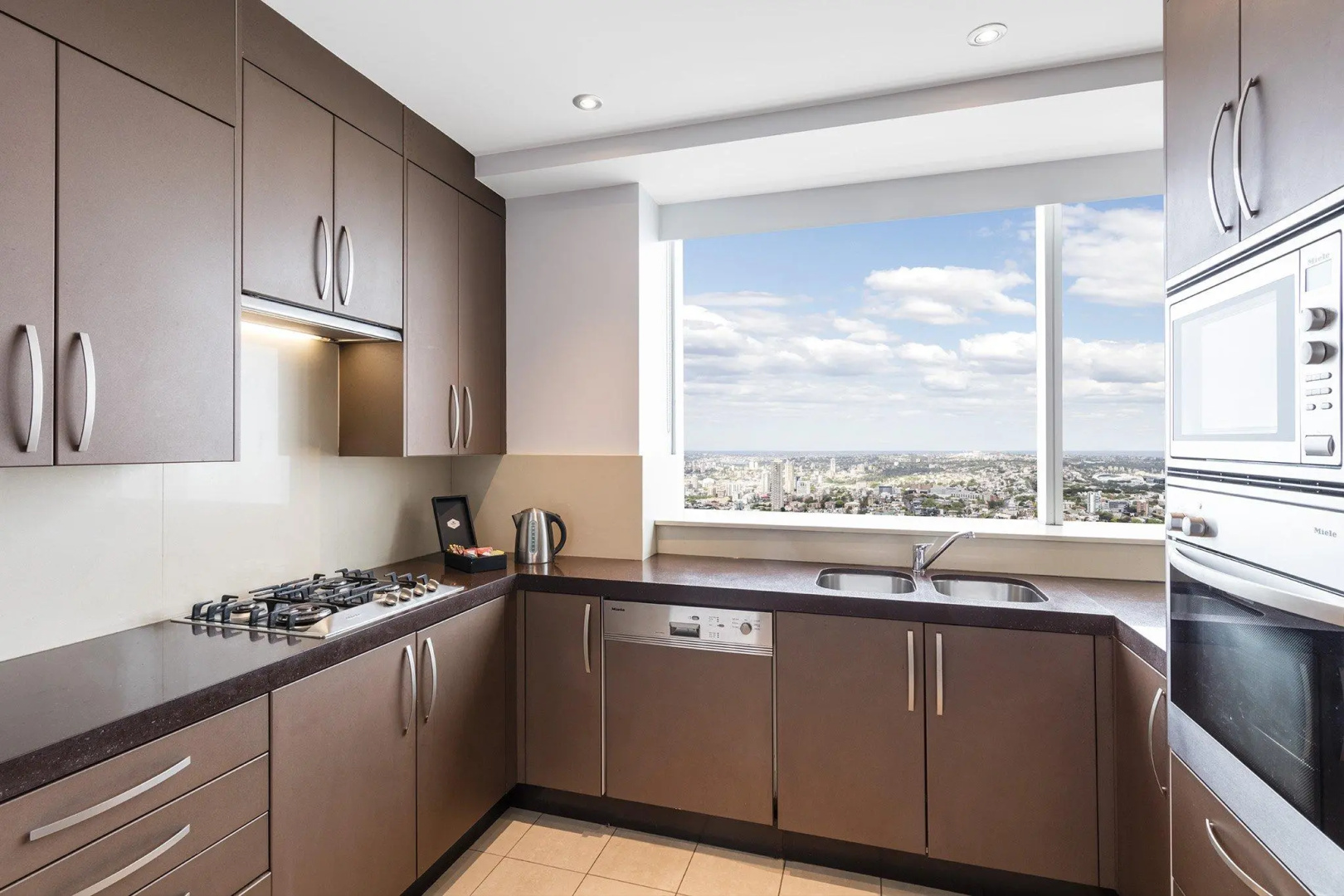 Photo - Meriton Suites World Tower, Sydney