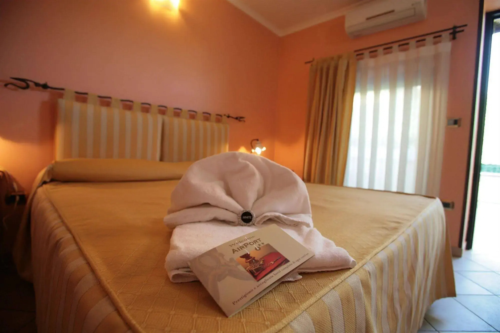 Photo - Airport Hotel