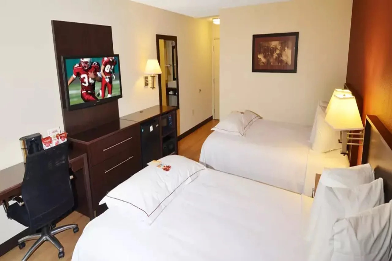 Photo - Red Roof Inn PLUS+ Houston - Energy Corridor