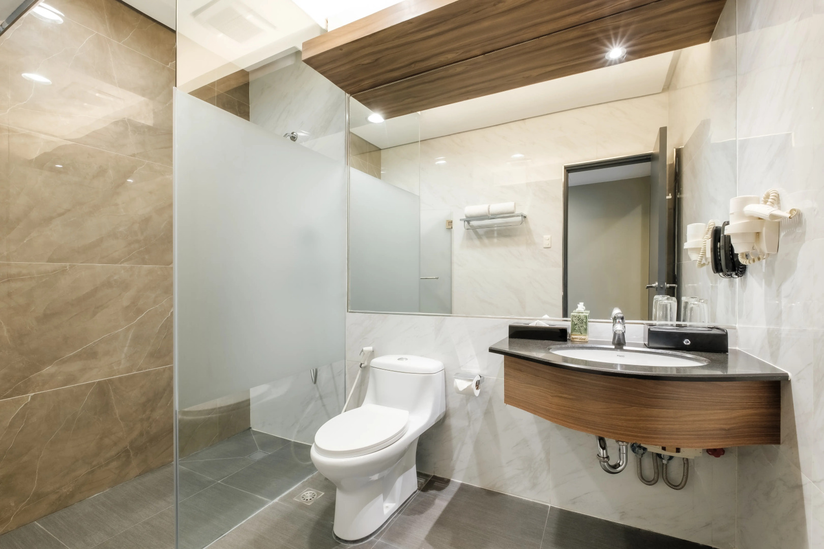 Foto - Greenhills Elan Hotel Modern - Newly Renovated