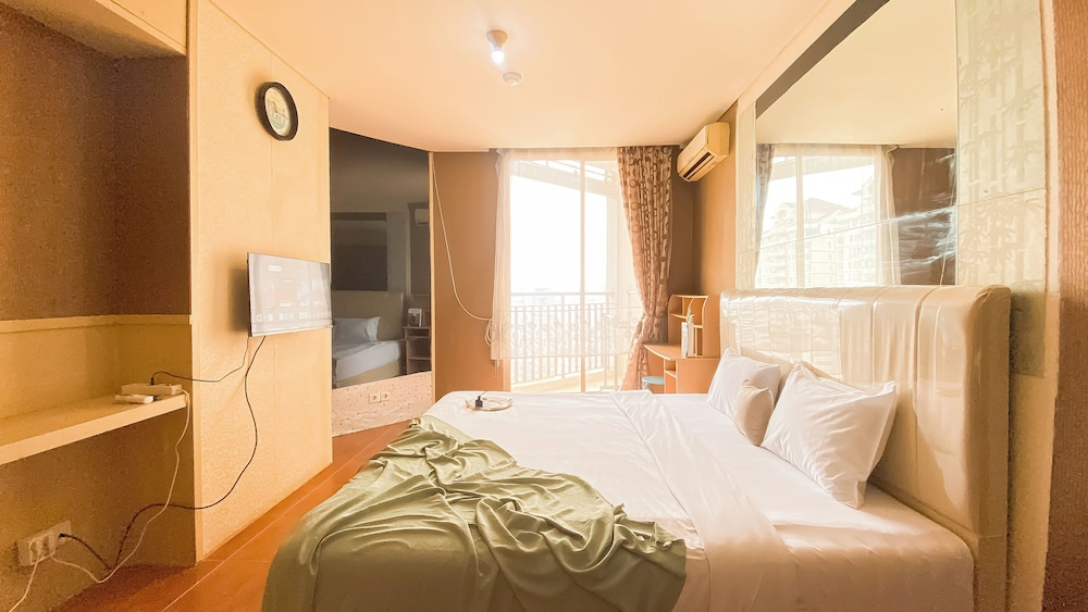 Cozy and Minimalist Studio Apartment Mangga Dua