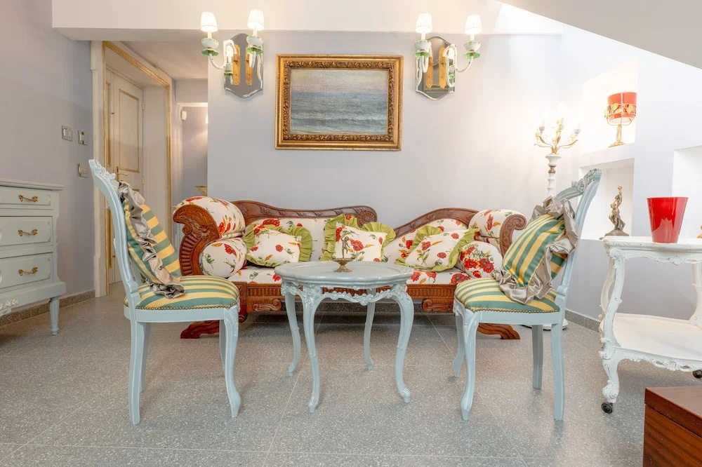 Photo - The Crown Palace - Gallipoli