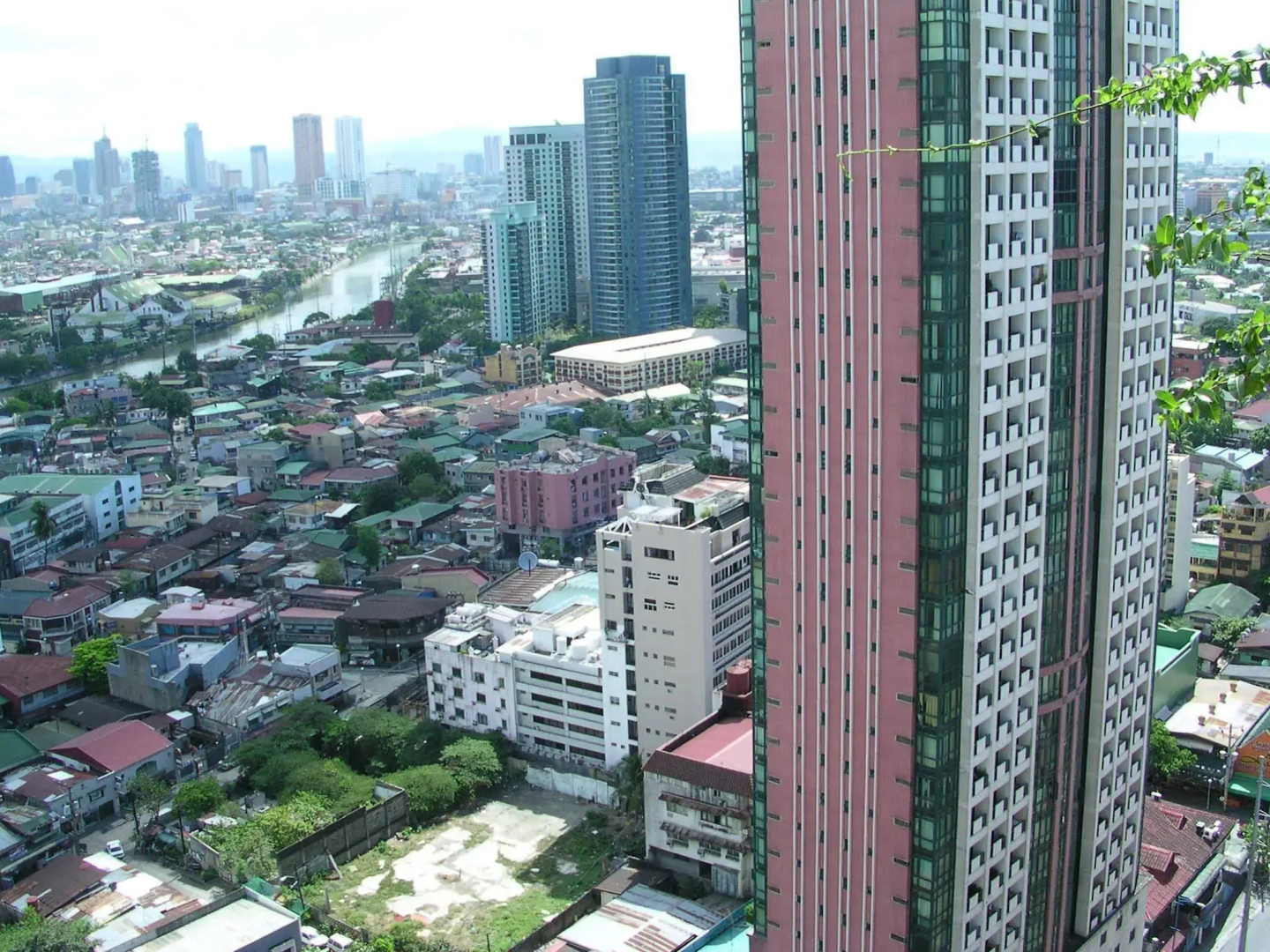 Foto - RedDoorz at MPT Suites