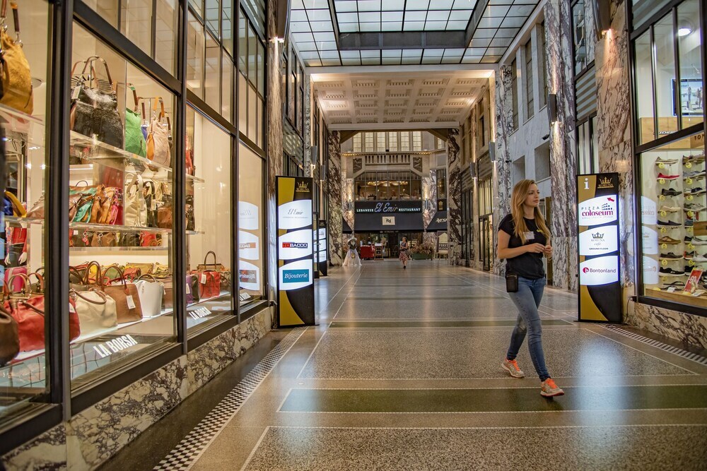 Foto - Crown Palace Apartments by Adrez