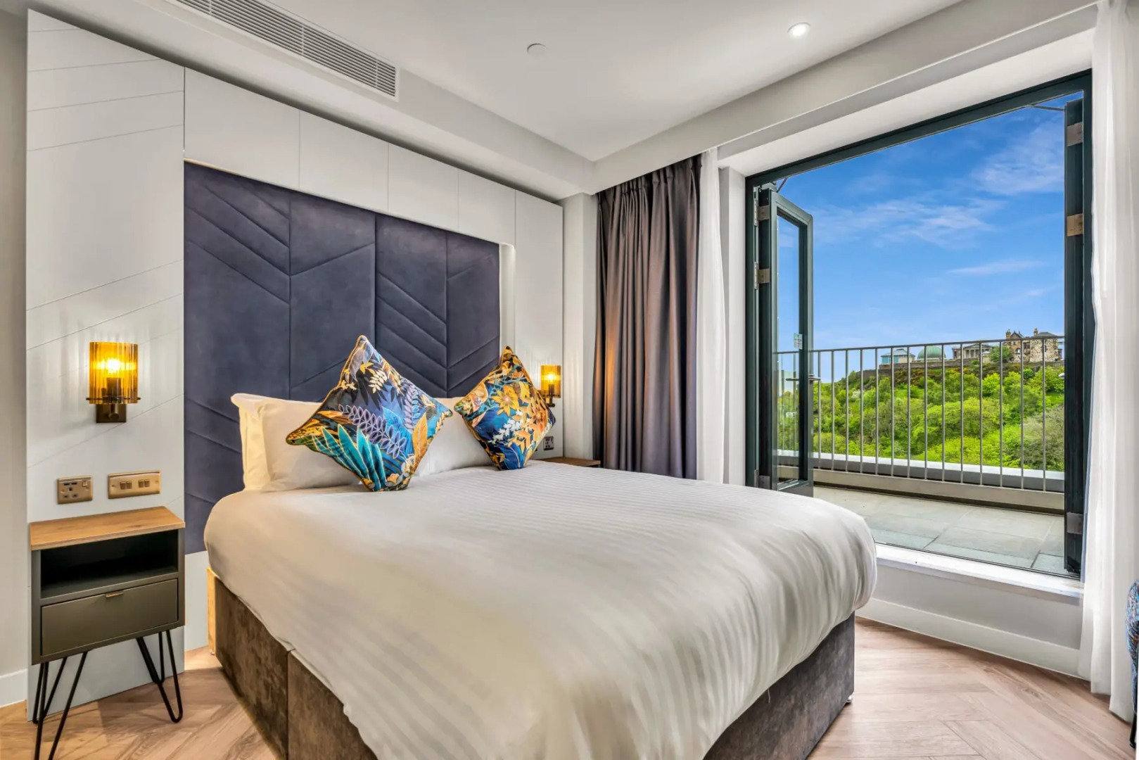 Photo - Roomzzz Edinburgh