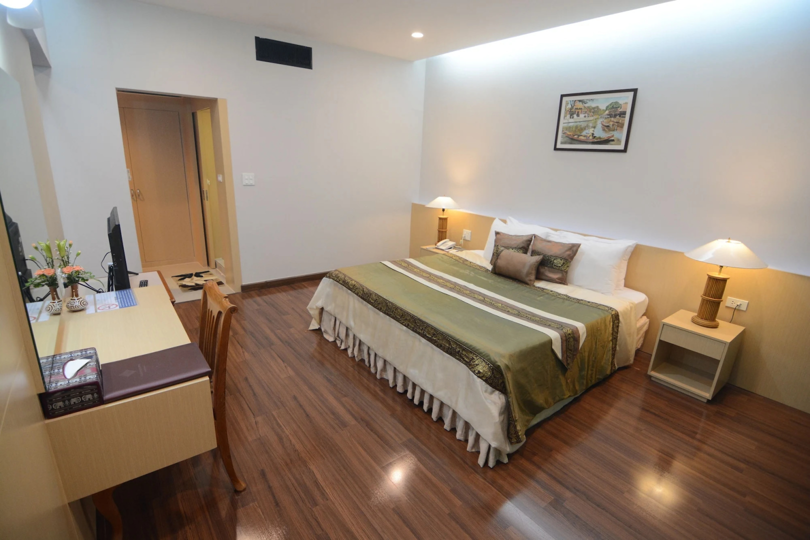 Charoen Hotel
