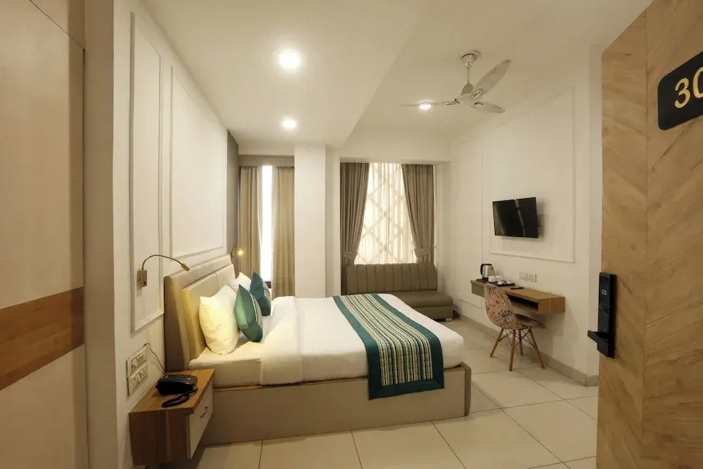 Photo - Hotel Emerald Suites & Banquet By Aura