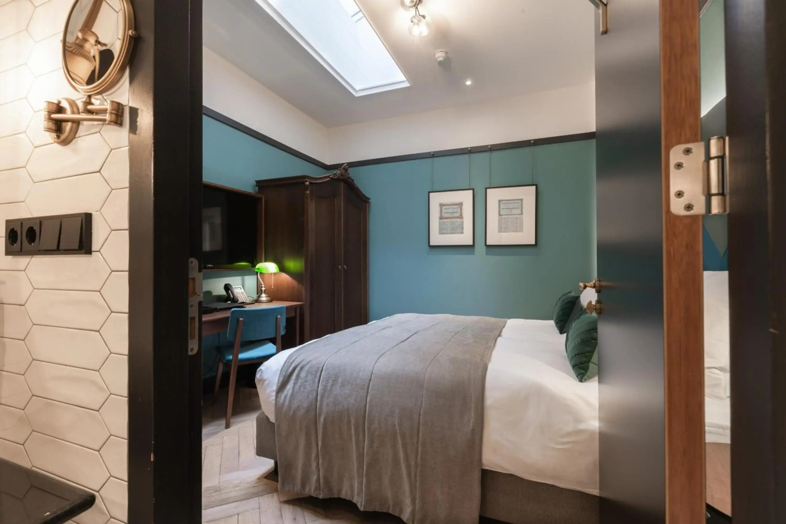 Photo - The Hendrick's Hotel