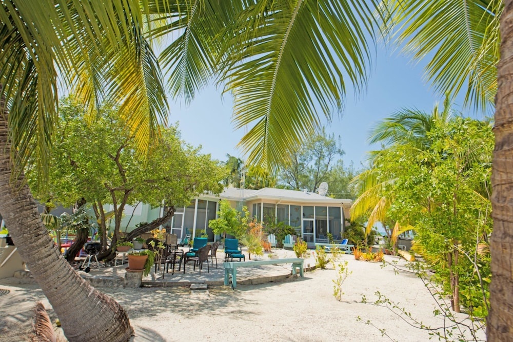 Rum Sands by Cayman Villas