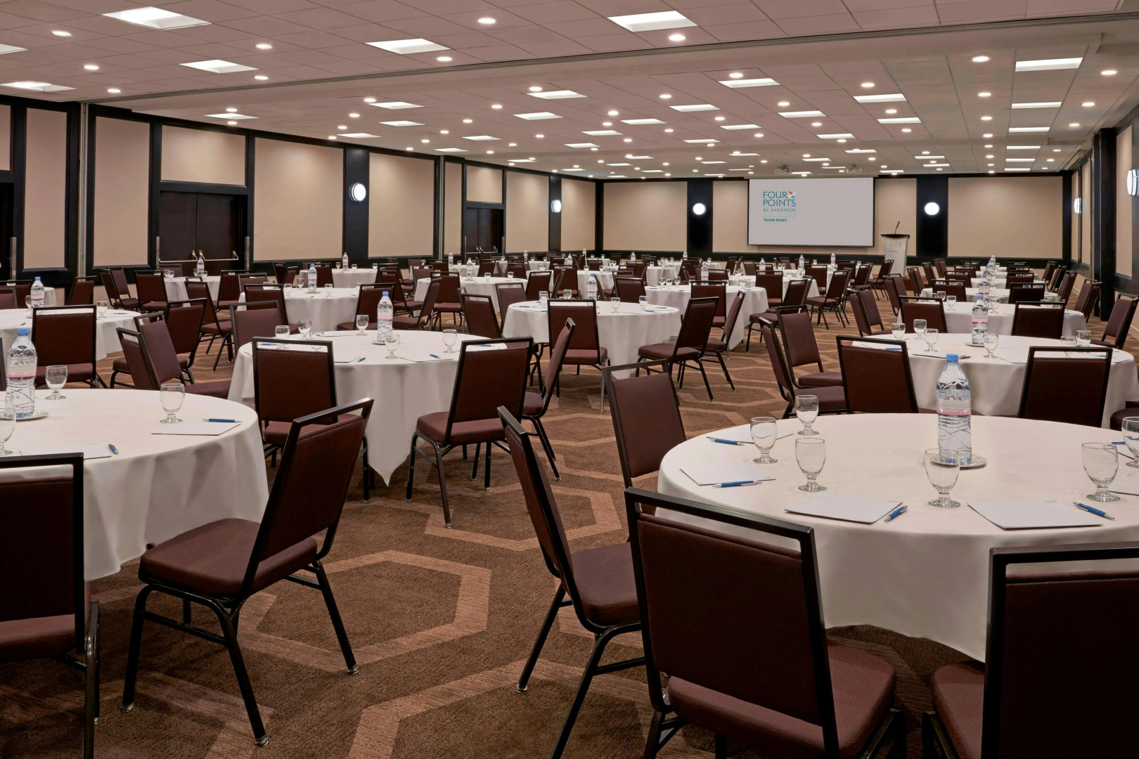 Foto - Four Points by Sheraton Toronto Airport