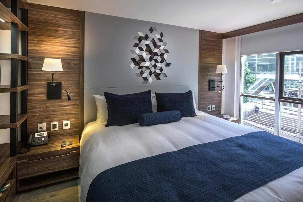 Photo - FlowSuites WTC