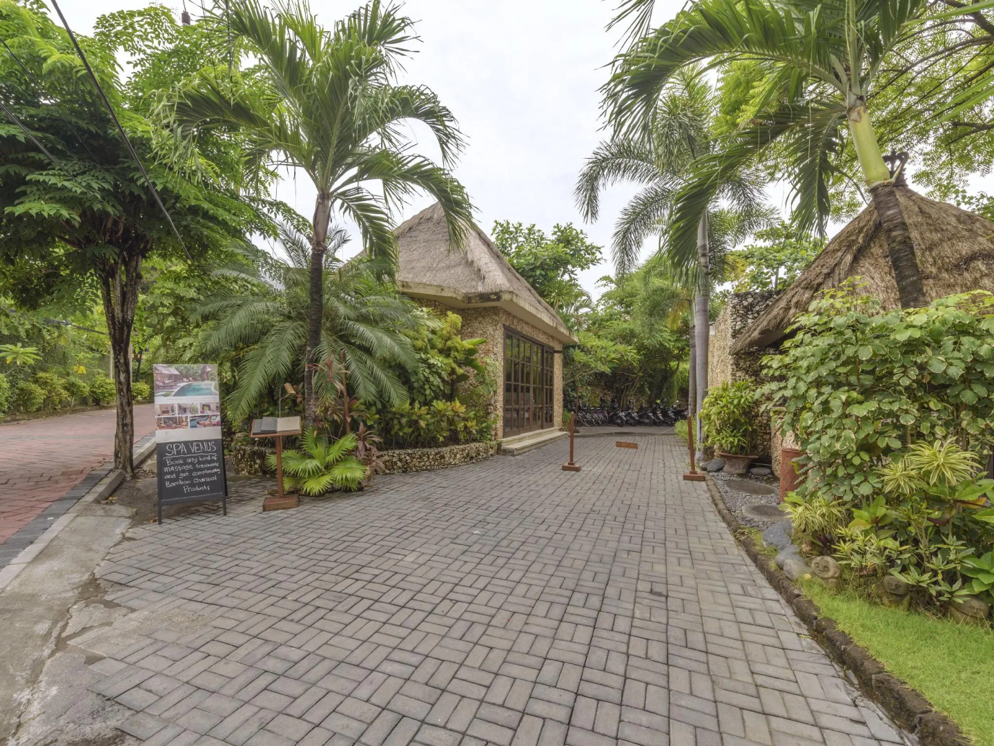 Photo - Villa Kori Bali Kubu, 9 people maximum, close to Seminyak Beach