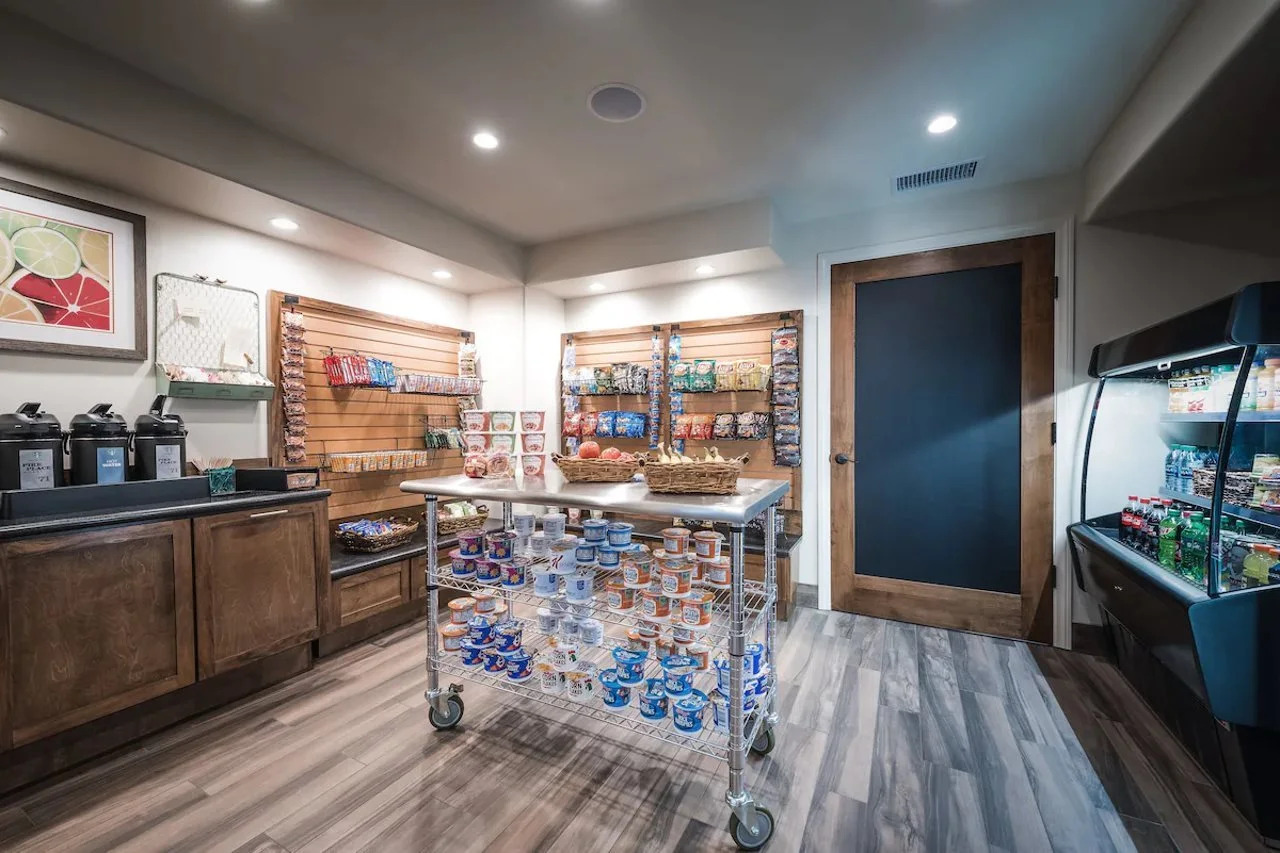 Photo - Palm Mountain Resort & Spa