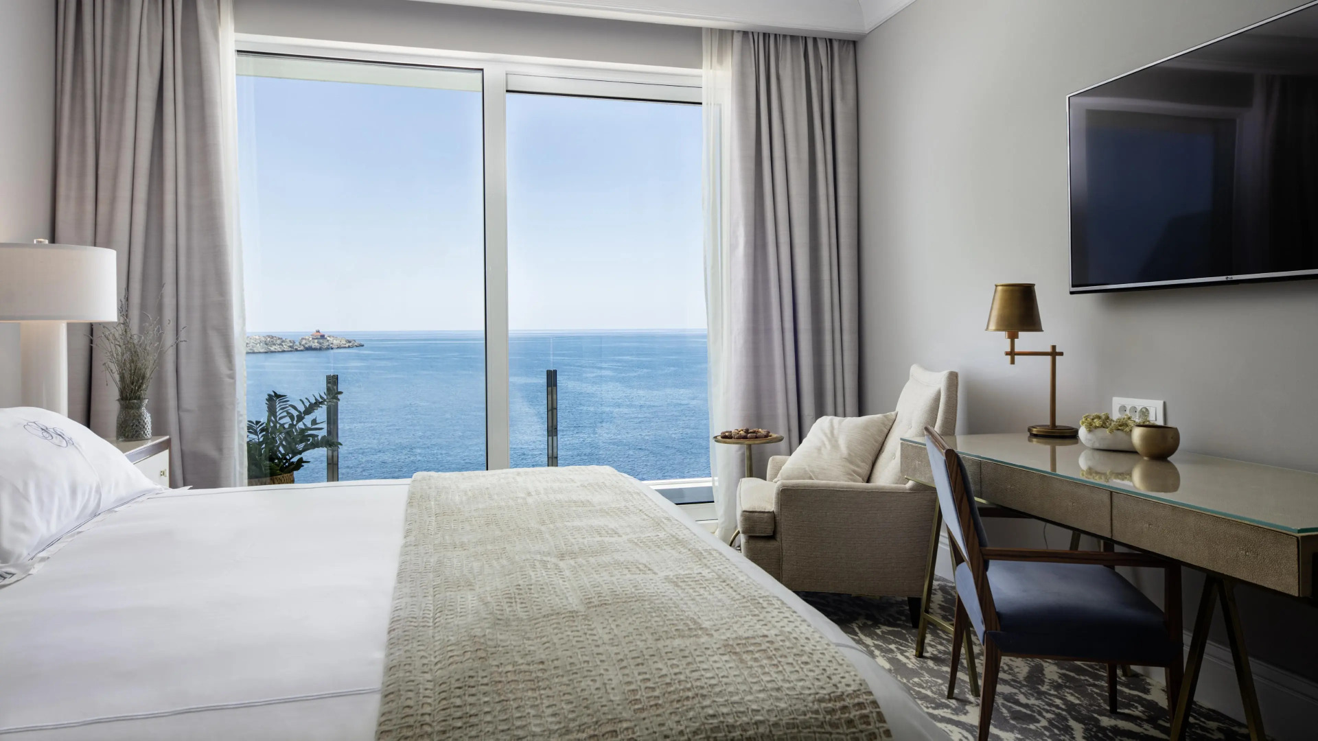 Photo - Royal Blue Hotel