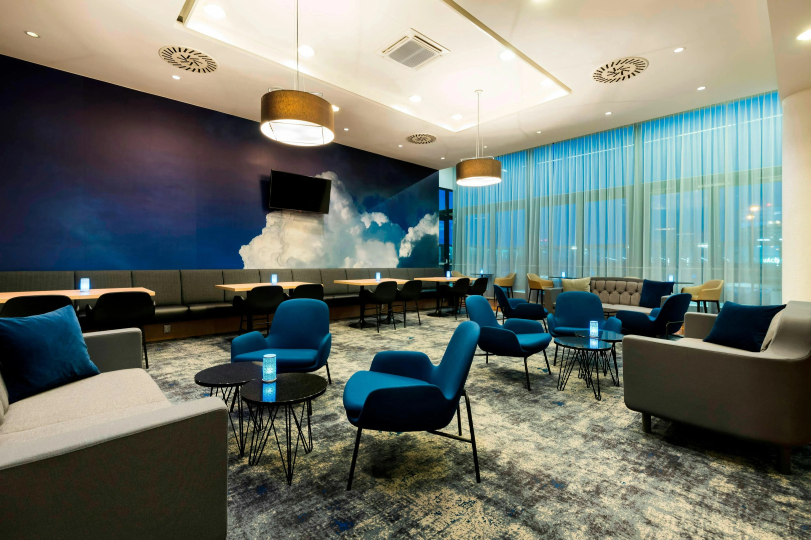 Photo - Courtyard by Marriott Prague Airport
